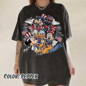 Camiseta de Mickey y sus amigos del 4 de julio de 2026, camiseta del Día de la Independencia de Disney, camiseta familiar de Disneyland, camiseta de Walt Disney World imagen 2
