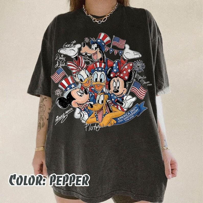 Camiseta de Mickey y sus amigos del 4 de julio de 2026, camiseta del Día de la Independencia de Disney, camiseta familiar de Disneyland, camiseta de Walt Disney World imagen 2