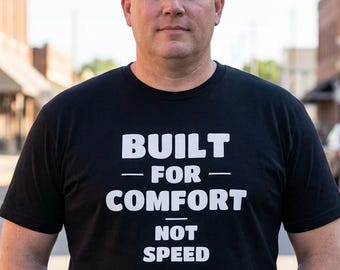 Camiseta "Feita para o Conforto, Não para a Velocidade" - Divertida e Plus Size - Humor - Autoconfiança Corporal