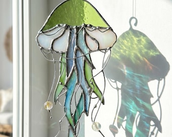 Atrapasueños de medusas de vitral para mamá, regalo del Día de la Madre, adorno costero para ventana, decoración oceánica, arte para casa de playa, regalo para mamá o hermana.