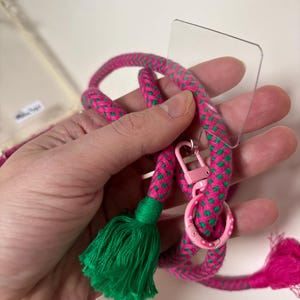 Blå makramételefonkedja, universell lång telefonrem, iPhone- och smartphonekedja, färgglad makramételefonrem, lång crossbody-telefonkedja