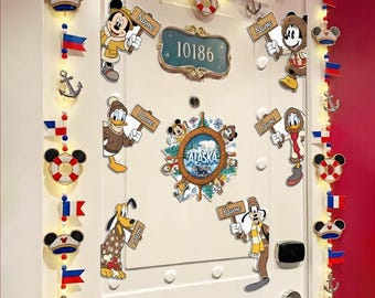 Imán personalizado para la puerta del crucero Disney Alaska, decoración personalizada para un viaje mágico en familia, globo de Mickey de invierno, letrero para la puerta del camarote con forma de oso, alce y ballena.