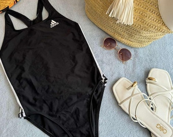 Traje de baño clásico Adidas auténtico de los 90, difícil de encontrar, raro, hecho en EE. UU., con rayas blancas y negras, logo original, ropa deportiva clásica para la playa.