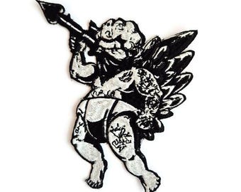 Écusson de Cupidon tatoué - ange badass brodé thermocollant - esthétique de base de tatouage old school - écusson chérubin punk rock - lance coeur avant-gardiste