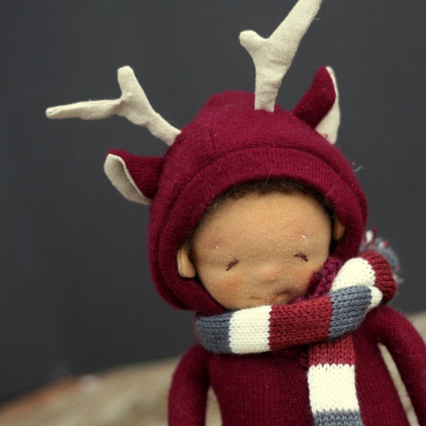 OOAK arte muñeca ciervos waldorf muñeca trapo ciervos lana relleno waldorf estilo muñeca lindo trapo muñeca reliquia coleccionable muñeca de trapo natural muñeca arte