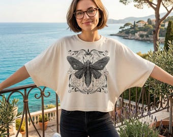 Camiseta corta tipo dolman: Top de manga ancha con estampado de polilla – Estilo bohemio veraniego informal