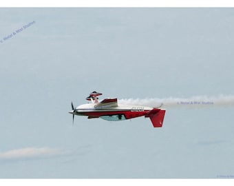Inverted Pass - Aerobatic Aviation Art Print (19x13)
