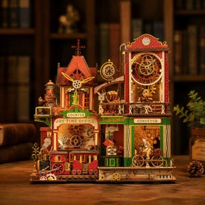 Op de afbeelding: Een gedetailleerd miniatuurmodel van een gebouw met meerdere verdiepingen met de tekst Joy Time Office en Conveyor. De structuur heeft rode bakstenen muren, zichtbare tandwielen, een grote klok, een trein en een kleine figuur.