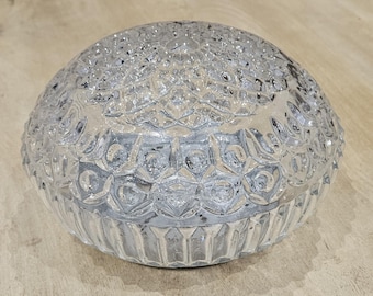 Vintage-Deckenleuchte aus strukturiertem Glas – Quadratische Retro-Leuchte mit Metallsockel – Stil der 1960er/70er Jahre