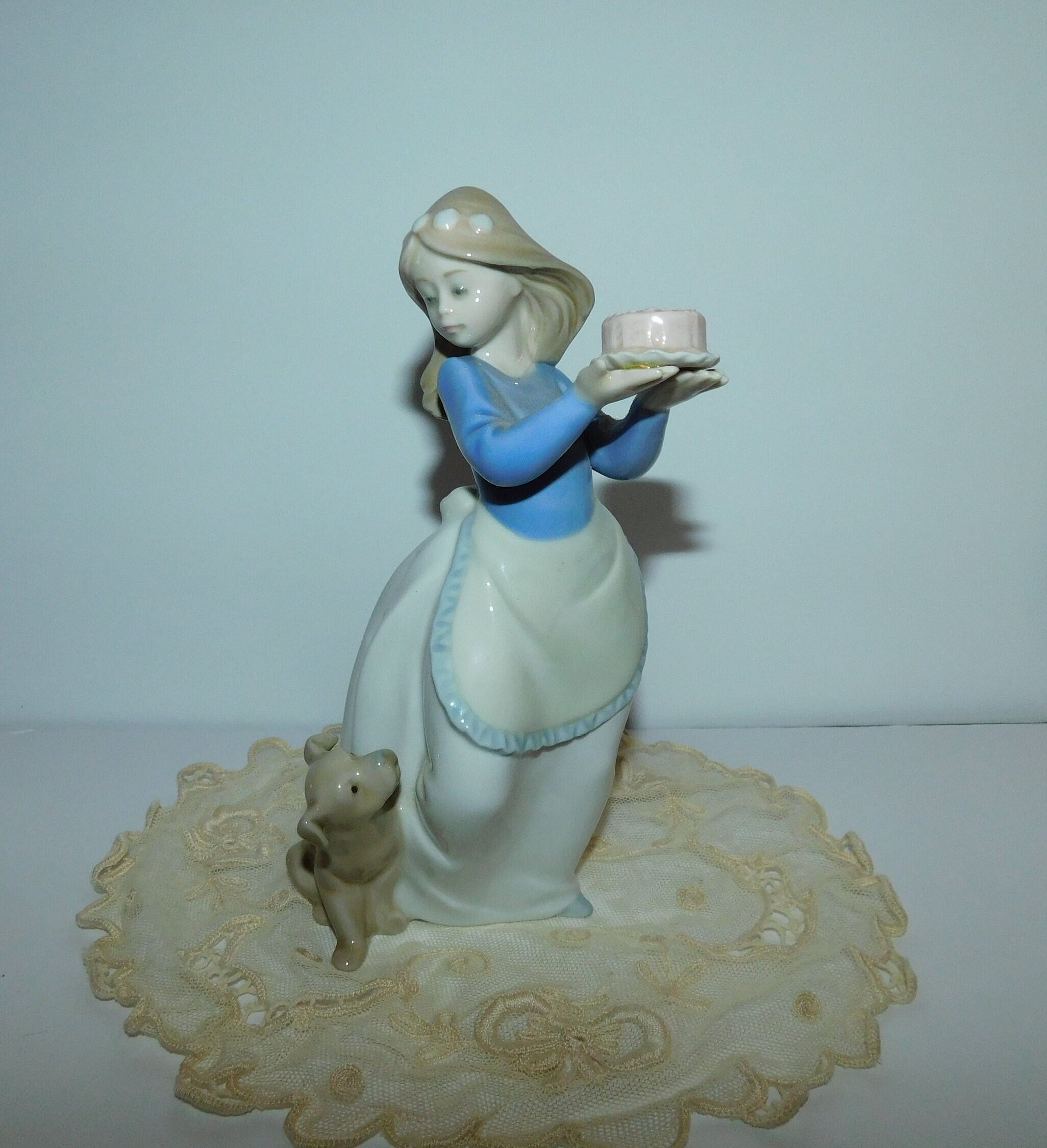 NAO リヤドロ フィギュア：子犬の誕生日、手作り磁器（1987年） - Etsy