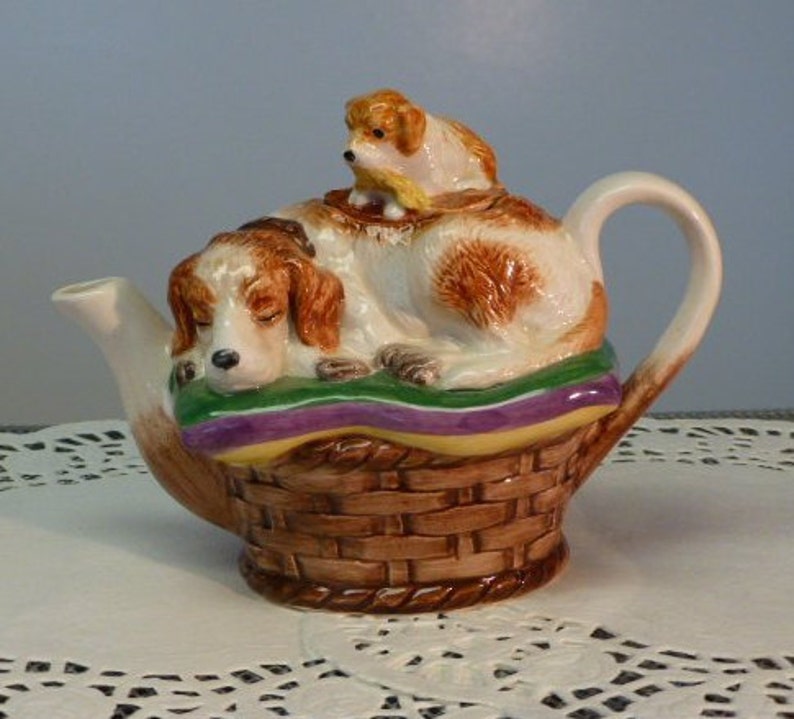 Vintage Noritake Royal Hunt Sleeping Dog /& Puppy Ceramic Mini Teapot Single Serving Teapot Estate Sale Find Appears Unused