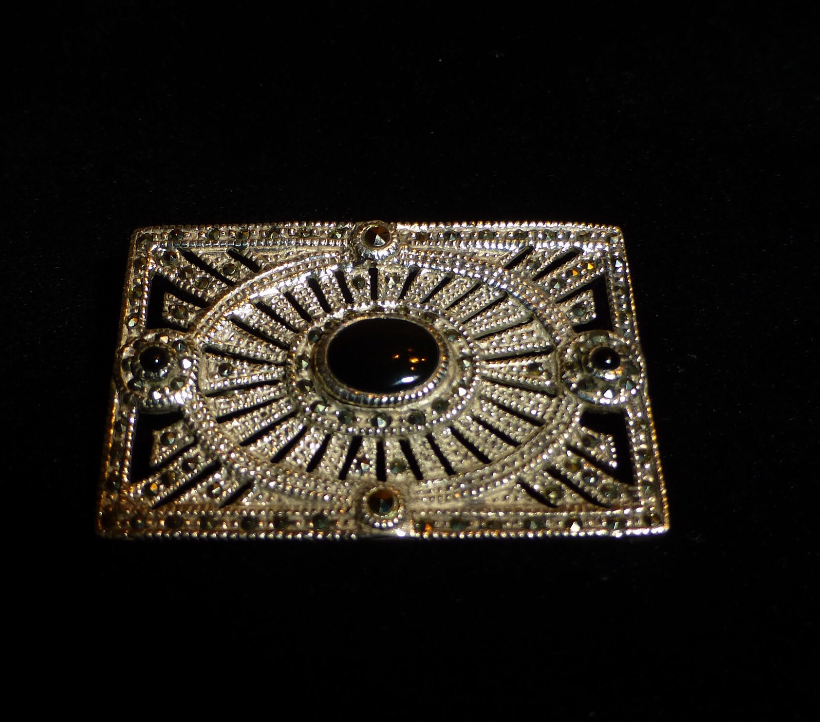 アールデコ調オニキスブローチ：スターリングシルバー＆マーカサイト