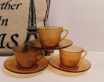Vintage Braunglas-Tasse und Untertassen-Set: Gestempelt FRANCE