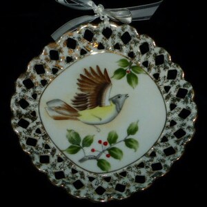 Vintage UCAGCO-vogelbord: handgeschilderd keramiek met vergulde vakwerkrand