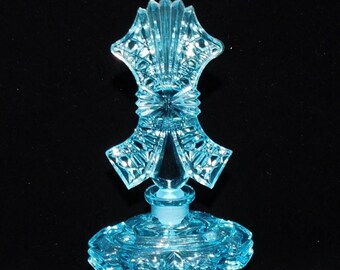 オーストリア製　エメラルドグリーン 香水瓶 花の装飾　アトマイザー　ヴィンテージ エメラルドグリーンのガラス製香水瓶、ゴールドトーンの花柄装飾と