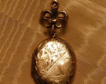 Antique Victorian / Edwardian Lovely Etched &quot;&quot;Swooping Swallow&quot; 9 ct. Gold Locket + Fleur de Lis Locket / Watch Pin