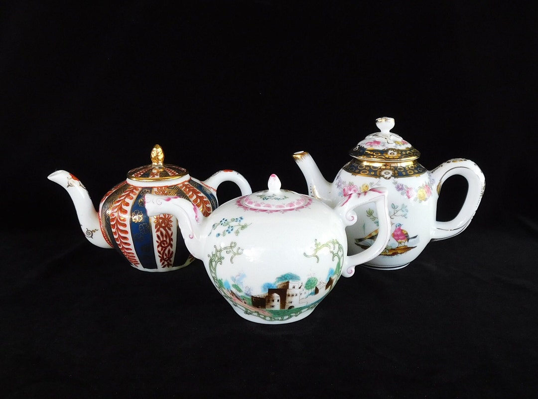 Victoria & Albert Museum Porcelain Teapot Collection TOURNAY/HOCHST/MEISSEN, 1985 the Franklin