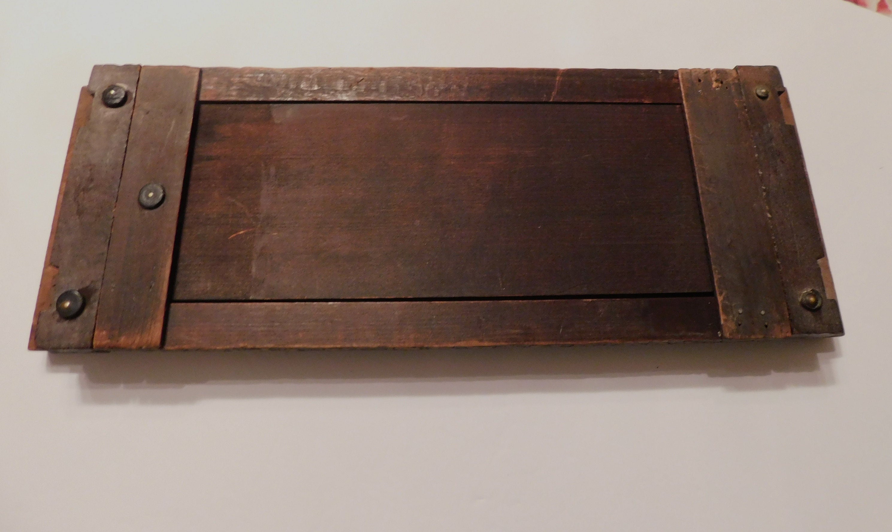 希少レア アンティーク 木製 彫刻入り ラック アンティークの精悍な