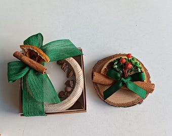 Recuerdos personalizados con velas de madera, aroma a café y canela, regalo rústico para bodas y despedidas de soltera.