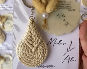Personalized Boho Macrame Keychain with Dried Flowers – Wedding Favor Keepsake