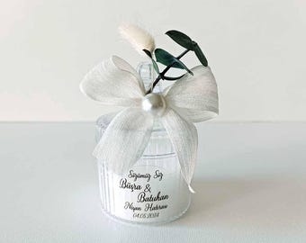 Velas de boda personalizadas: caja de plexiglás perfumada con perla, eucalipto y lazo blanco