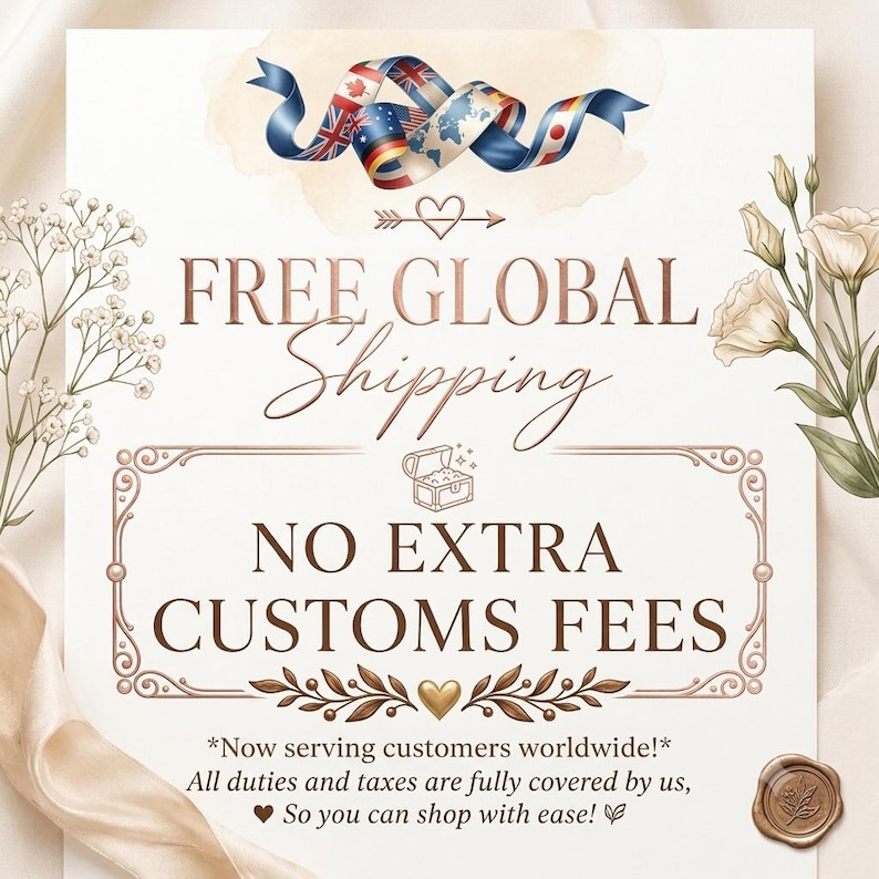 Puede incluir: Un letrero rectangular con el texto FREE GLOBAL SHIPPING y NO EXTRA CUSTOMS FEES en letras marrones. El dise&ntilde;o incluye una cinta con varias banderas nacionales, un icono de cofre del tesoro e ilustraciones florales en los laterales.