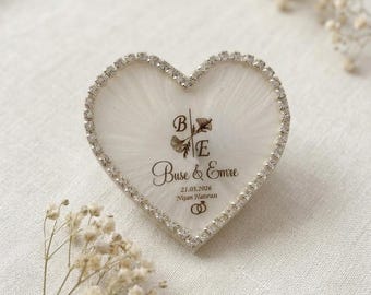 Personalized Heart Epoxy Magnet, Custom Floral Resin Keepsake, Pearl Beaded Wedding Favor