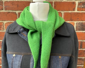 Sciarpa triangolare 100% lana / Elegante foulard in lana / Accessorio minimalista in maglia