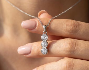 Drei Stein CZ Halskette, Vergangenheit Geschenk Zukunft Zukunft Anhänger, Dreifach Zirkonia Schmuck, Jubiläumsgeschenk