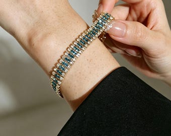 きらめくパヴェクリスタルブレスレット、ゴールドメッキステンレススチールテニスチェーン、イブニングパーティーに最適なステートメントジュエリー