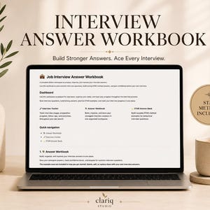 Op de afbeelding: Een laptopscherm met een Notion-sjabloon voor een Interview Answer Workbook met secties voor een dashboard, interviewtracker en STAR-antwoordbank. De tekst luidt Interview Answer Workbook, Build Stronger Answers en STAR Method Included.