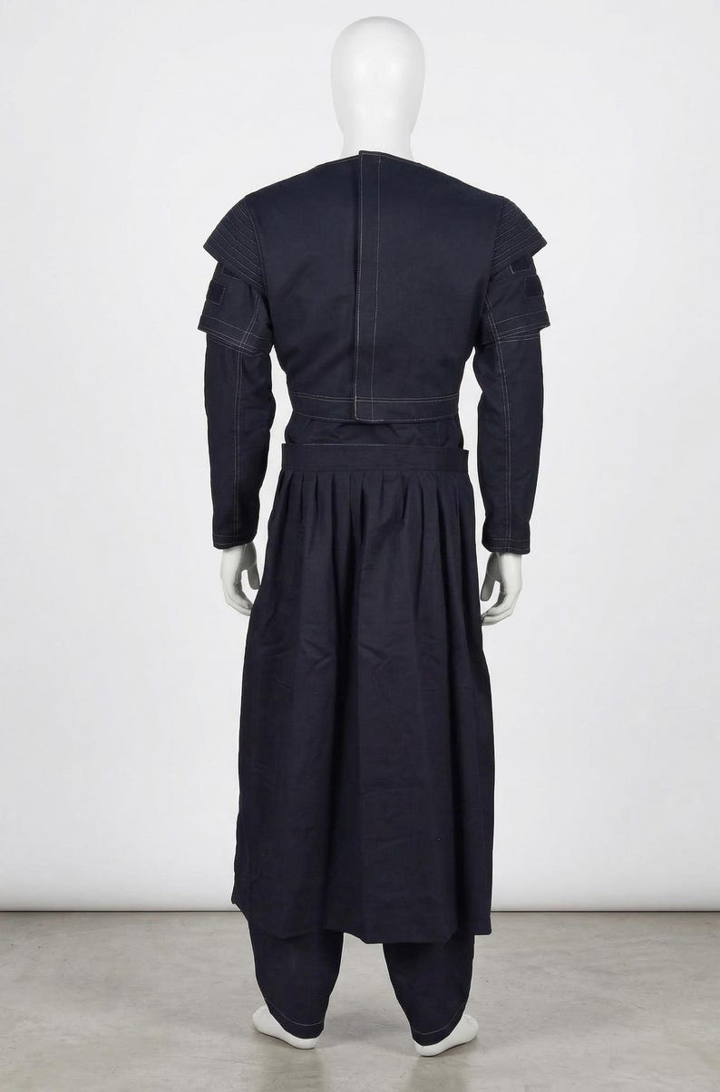 Puede incluir: Un juego de tres cuencos de cer&aacute;mica apilables de diferentes tama&ntilde;os. Los cuencos tienen un acabado mate moteado en tonos crema, marr&oacute;n claro y marr&oacute;n oscuro. Cada cuenco tiene forma redondeada y un borde ligeramente ensanchado.