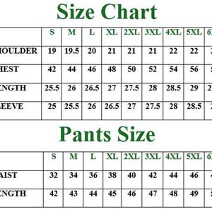 Puede incluir: Una tabla de tallas de ropa, con medidas para hombros, pecho, largo y manga, as&iacute; como cintura y largo de pantal&oacute;n. Las tallas van de la S a la 6XL. El texto "Size Chart" y "Pants Size" est&aacute;n en verde.