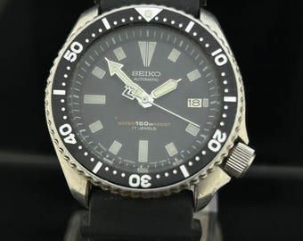 Orologio subacqueo automatico vintage Seiko 7002 – Quadrante nero, impermeabile fino a 150 metri, prodotto in Giappone.