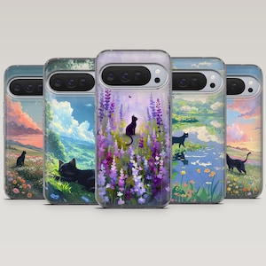 Può includere: Una collezione di custodie per telefoni con illustrazioni artistiche di gatti neri in vari ambienti esterni. Ogni custodia presenta un paesaggio diverso, tra cui campi di fiori, laghi sereni e tramonti colorati. Le custodie hanno una finitura lucida.
