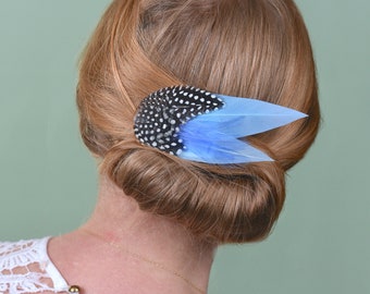 Clip de pelo de plumas de color azul pastel y lunares / Fascinador de plumas azules / Tocado de plumas azules / Fascinador de boda / Tocado de novia
