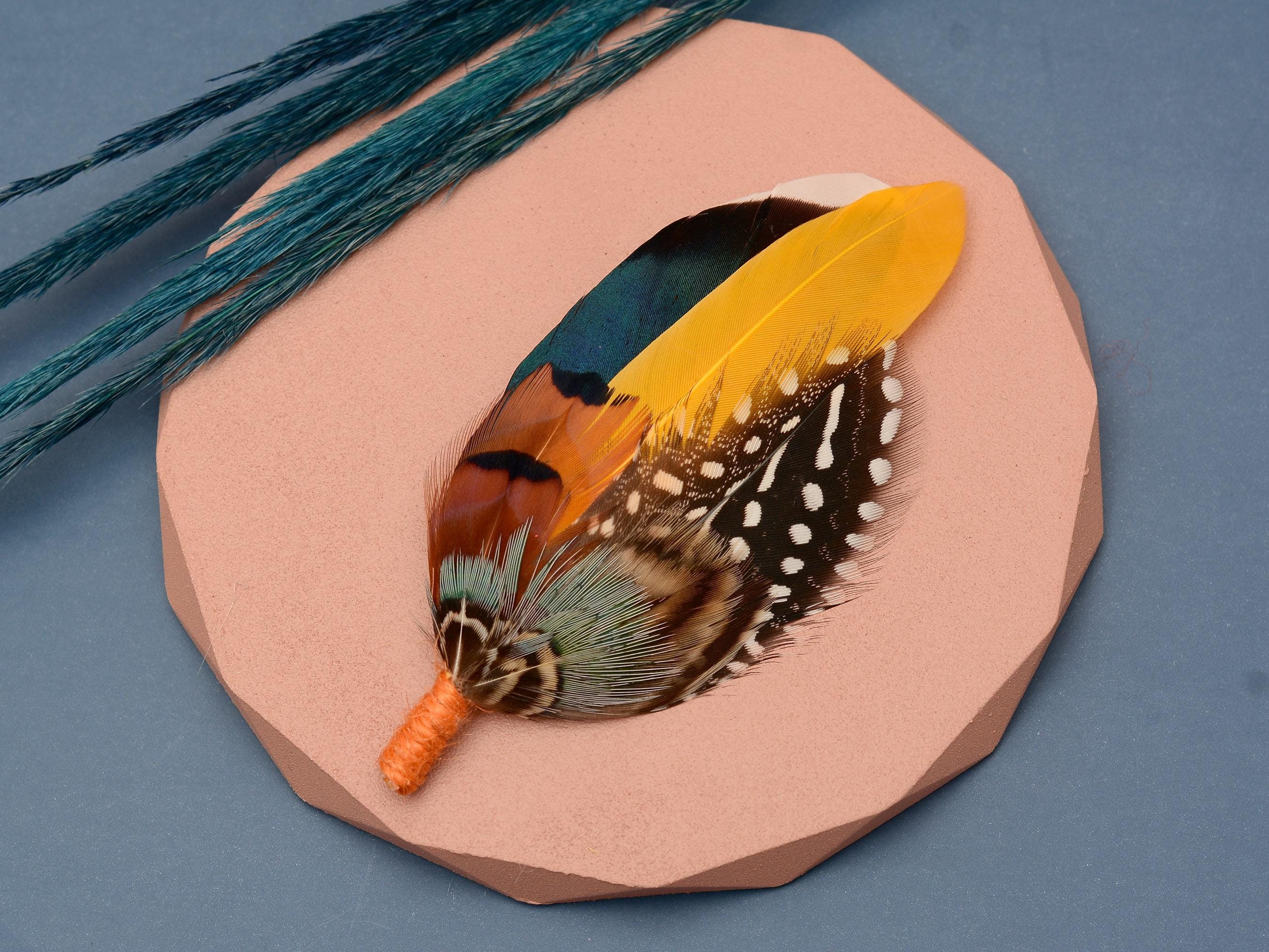 Boutonnière Ornementale Avec Plume Bronze Jaune - Tony & Paul - Neuf Avec étiquettes