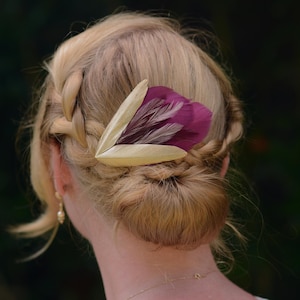 フェザー ヘアクリップ プラム、ゴールド、ブラッシュ | フェザー ファシネーター | フェザー ヘッドピース | ブライダル ヘアクリップ | ブライダル ヘッドピース | ブライズメイド