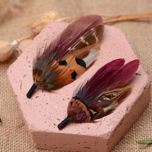 Burgundy Feather Brooch - Etsy display picture 1