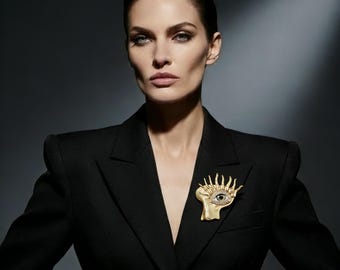 Spilla occhio surrealista, spilla mano dorata, gioiello unico, arte surrealista, regalo per lei, regalo di compleanno per lui, elegante spilla da bavero/cappotto