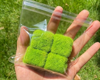 Juguete blando de silicona hecho a mano con bloques de musgo esponjosos, ideal como regalo de escritorio para gamers.