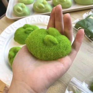 Conejito blando hecho a mano, mascota de escritorio de conejo kawaii, juguete sensorial, regalo de conejito de Pascua, relleno para cesta de Pascua, juguete mochi hecho a mano