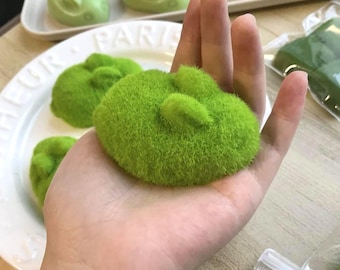 Conejito blando hecho a mano, mascota de escritorio de conejo kawaii, juguete sensorial, regalo de conejito de Pascua, relleno para cesta de Pascua, juguete mochi hecho a mano