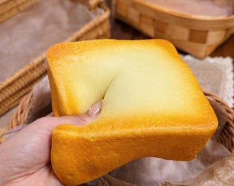 Tostada de queso cremoso y esponjosa / Juguete antiestrés gigante de queso 3D / Juguete antiestrés de pan grueso de crecimiento lento / Regalo hecho a mano para niños / Comida de panadería falsa
