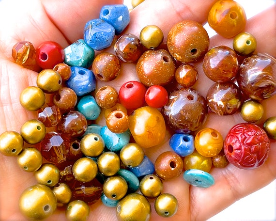 VINTAGE: 80pcs Mixed Acrylic Beads Jewelry Making Crafts