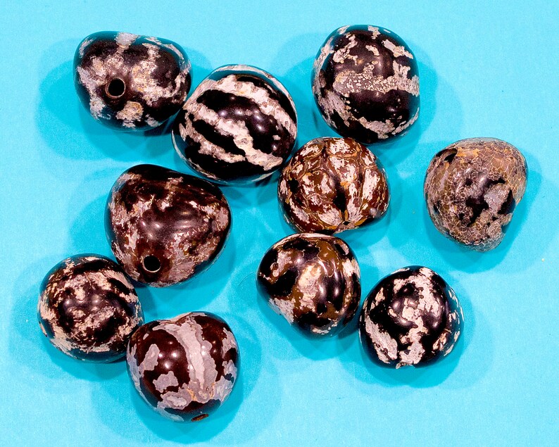 SUPPLY: 10 Large Kukui Nut Beads Natural Black and White | Etsy