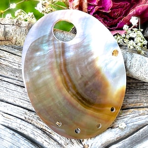 VINTAGE: Indonesian Mother of Pearl Pendant - MOP - Jewelry - Natural