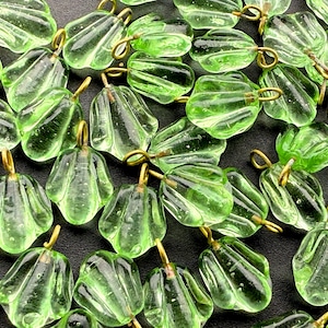 SUPPLY: 20pcs - Glass Leaf Charms with Brass Wire Loop - Green Leafs - Jewelry - Crafts