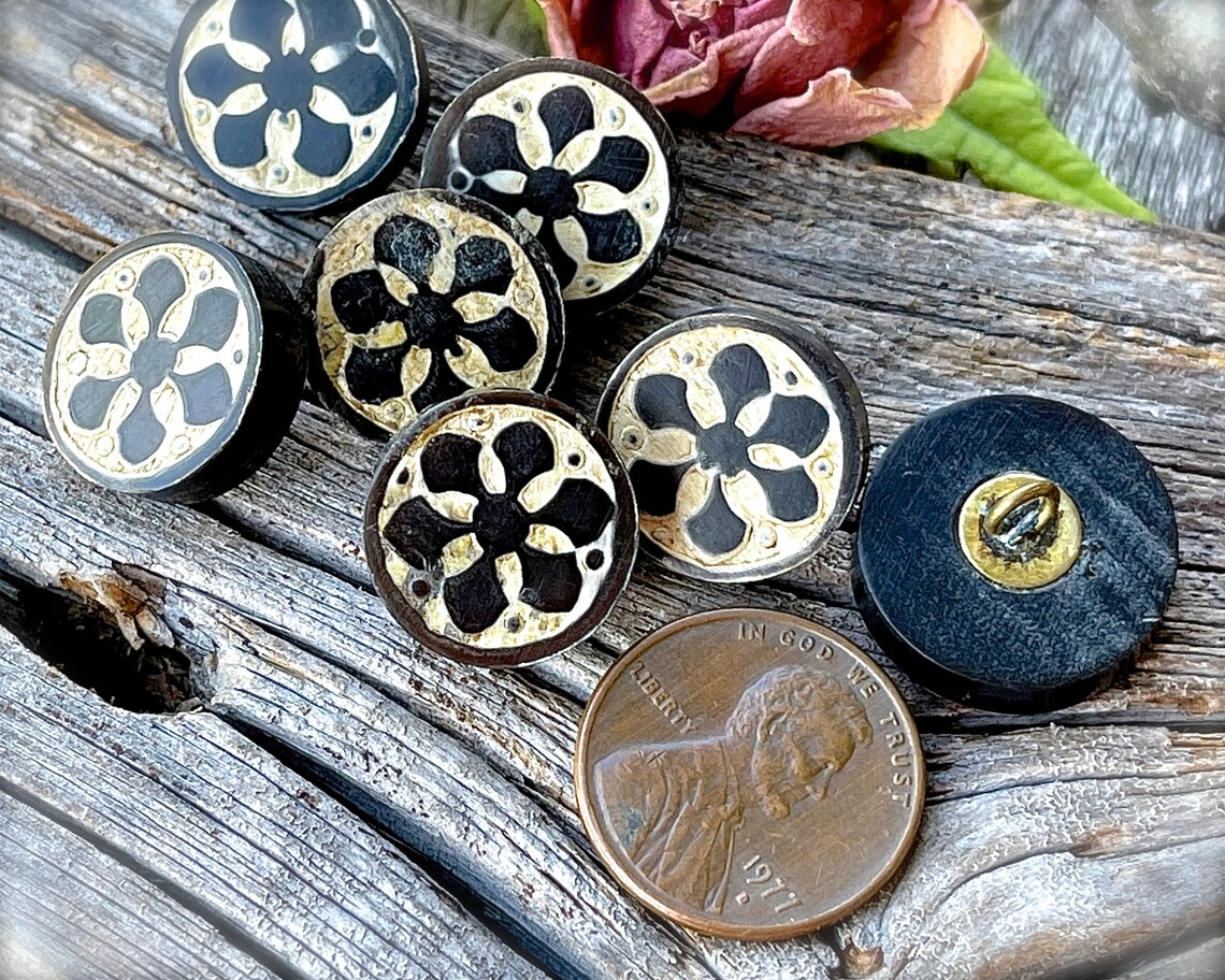 VINTAGE 7 Natural Small Horn Buttons Rustic Buttons Shank Etsy