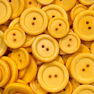 VINTAGE: 32pcs - Large Acrylic Buttons - Sewing - Crafts - Doll Making - Jewelry